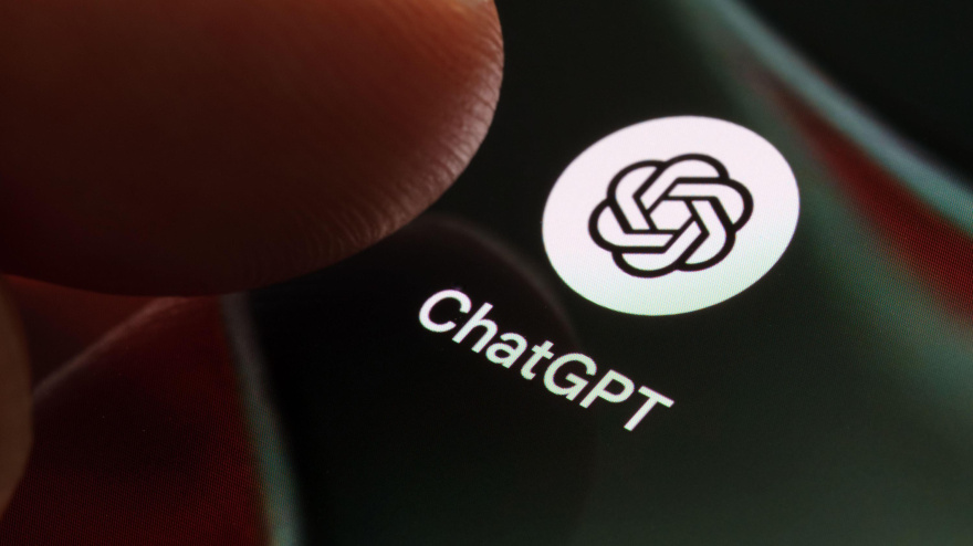 ChatGPT, el chatbot de inteligencia artificial creado por OpenAI, en la pantalla de un móvil.