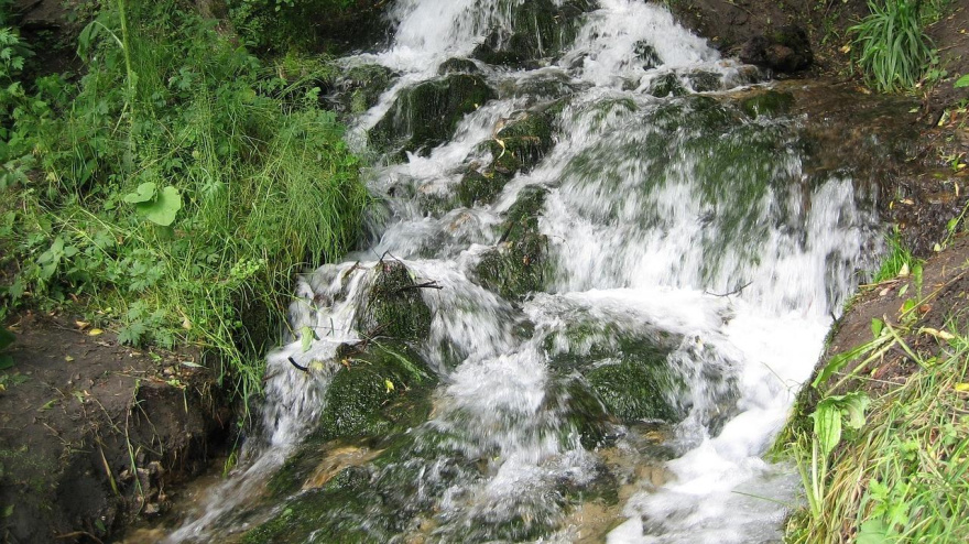 Un empresario uruguayo proyecta en Villablino (León) una embotelladora de agua minero-medicinal y un Museo del Agua