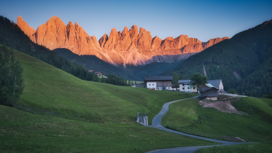 Montañas de los Dolomitas (Italia) al atardecer
