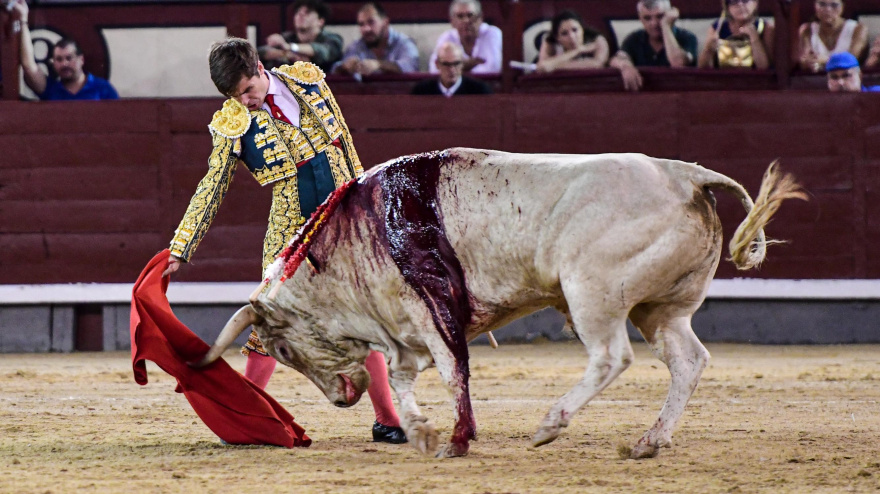 David López, en la faena de muleta al tercero de Aurelio Hernando