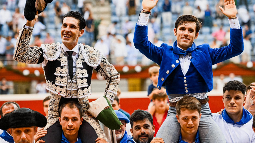 Talavante y Guillermo Hermoso, a hombros en San Sebastián