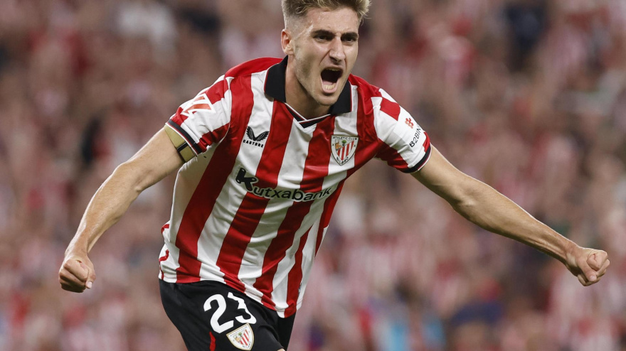 Robert Navarro celebra el 3-2 del Athletic contra el Sevilla