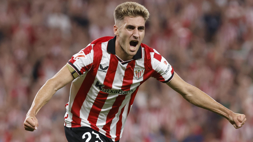 Robert Navarro celebra el 3-2 en el Athletic - Sevilla