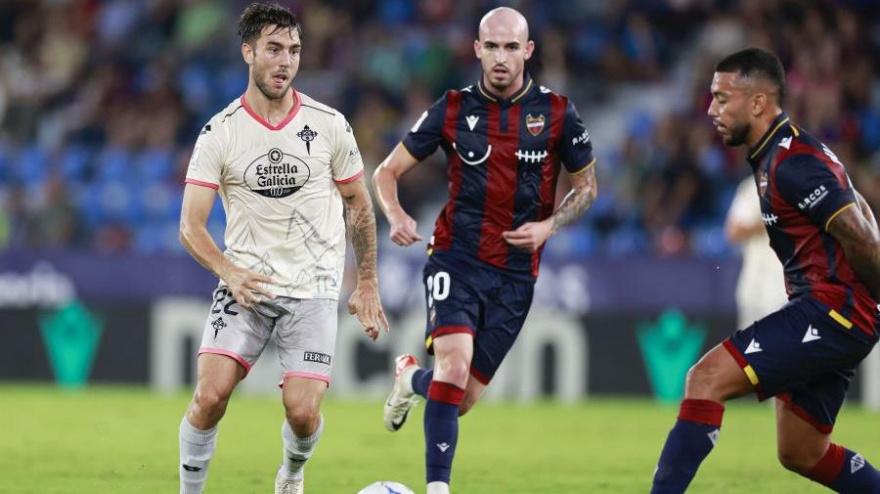 Iker Losada, con el Racing de Ferrol ante el Levante