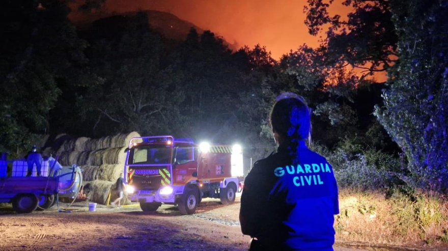 Operativo de extinción en el fuego de Porto