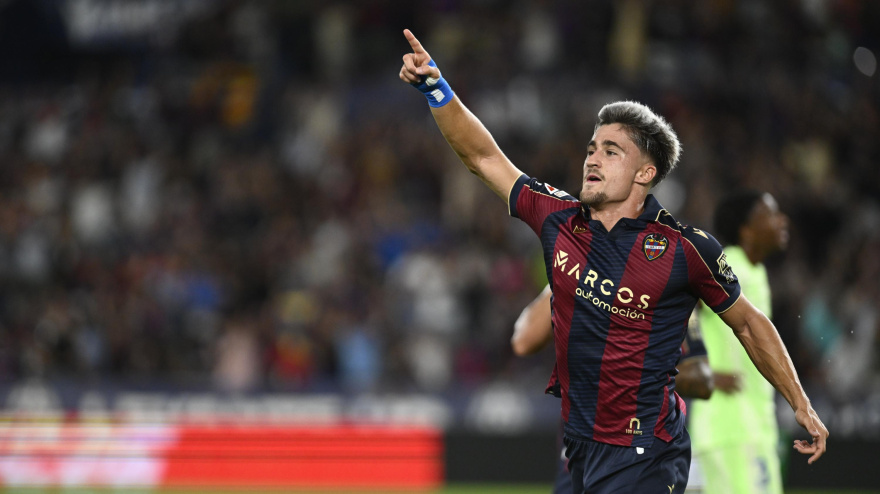 Iván Romero celebra el gol contra el Barcelona