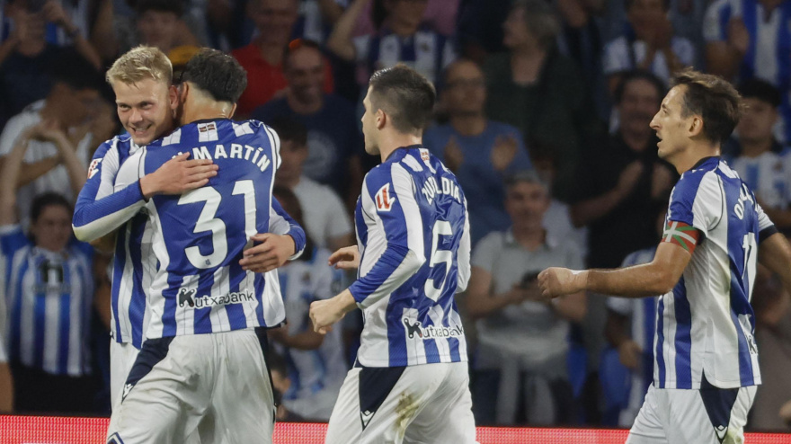 Óskarsson festeja el tanto que sirvió para empatar el partido contra el Espanyol