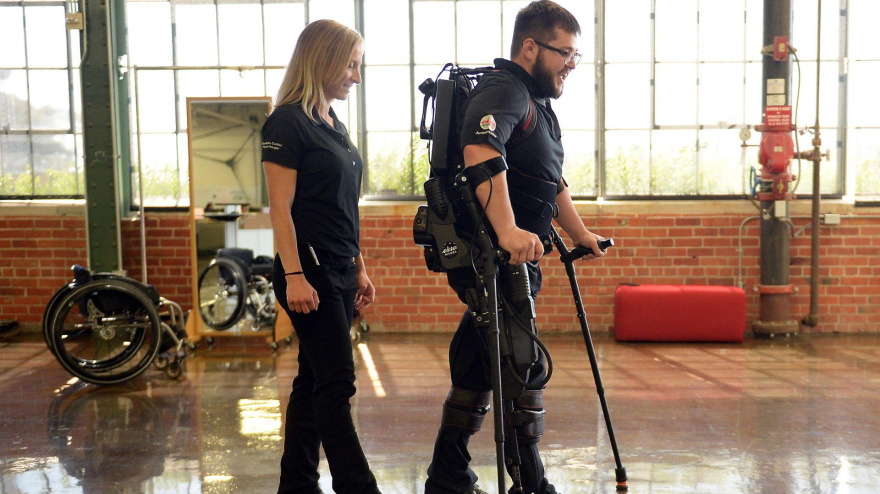 El exoesqueleto que devuelve la esperanza: niños con parálisis cerebral logran caminar gracias a la robótica española