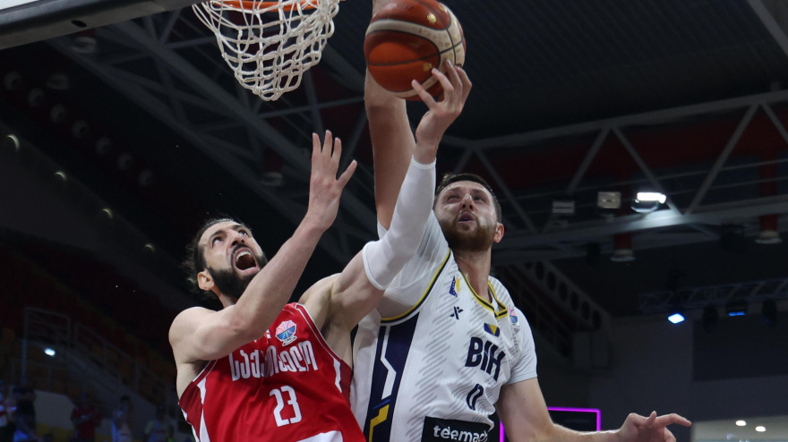 Jusuf Nurkic y Tornike Shengelia vivieron una enorme pelea bajo los aros.
