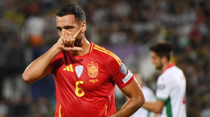 Mikel Merino celebra su gol ante Bulgaria