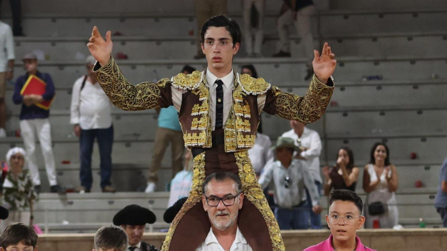 El Mene, en su salida a hombros este sábado en Villaseca de la Sagra (Toledo)