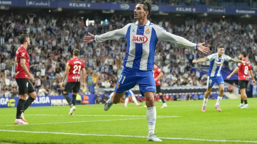 Pere Milla celebra su gol, en el Espanyol - Mallorca