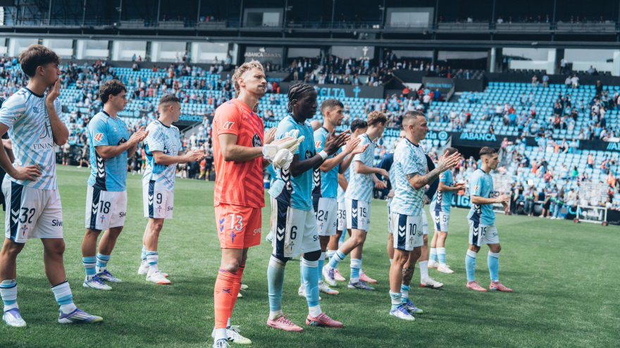 Caras de decepción de los jugadores del Celta tras el empate ante el Girona