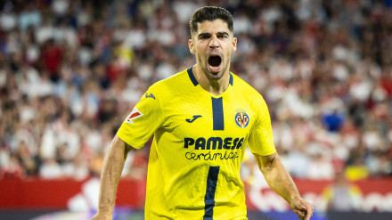 Manor Solomon, jugador del Villarreal, celebra su gol ante el Sevilla en el Pizjuán.