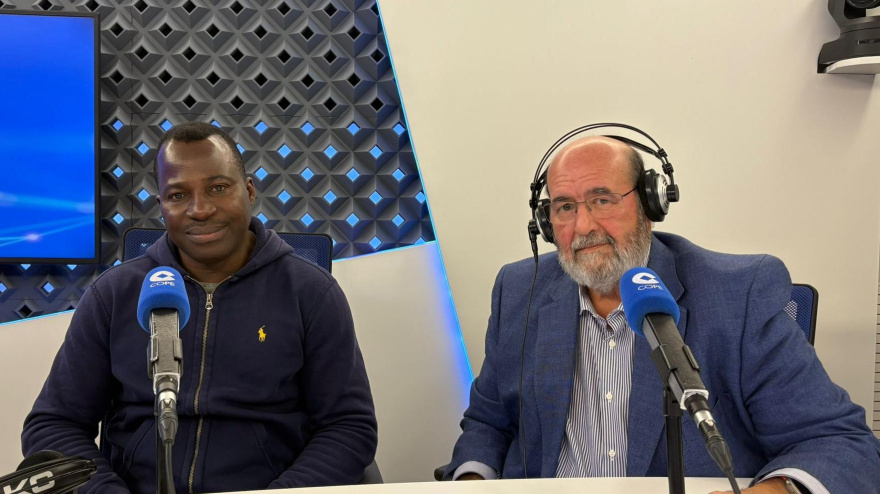 Auwi y Alfonso, beneficiario y voluntario en la Asociación 'Entre Pinto y Valdemoro'