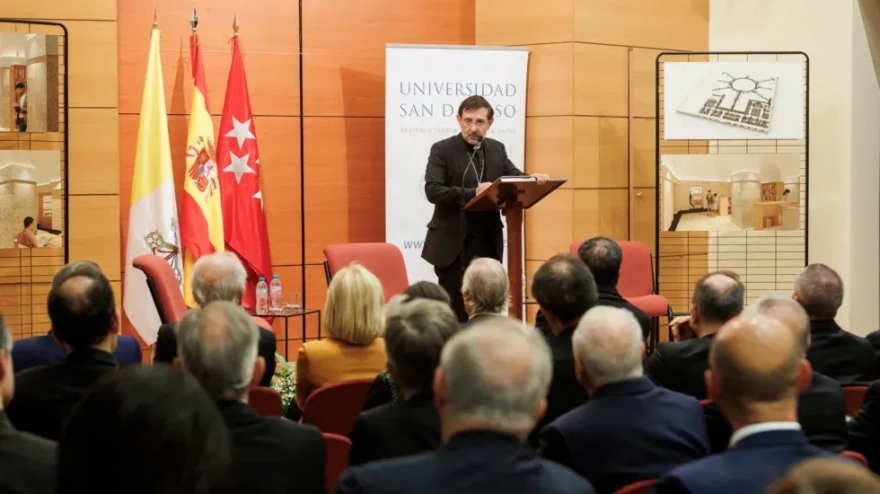 El cardenal Cobo en la Universidad San Dámaso