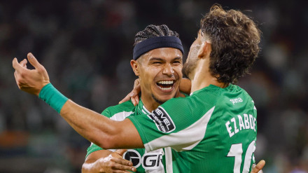 El Cucho Hernández y Abde celebran el gol del Betis a Osasuna