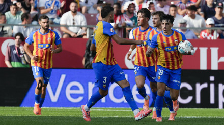 Diego López celebra su gol, en el Girona - Valencia