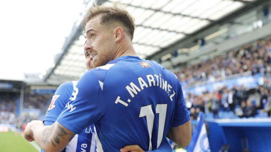 Toni Martínez celebra su gol durante el Alavés-Elche