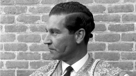 Antonio Bienvenida antes de un paseíllo en la plaza de Las Ventas