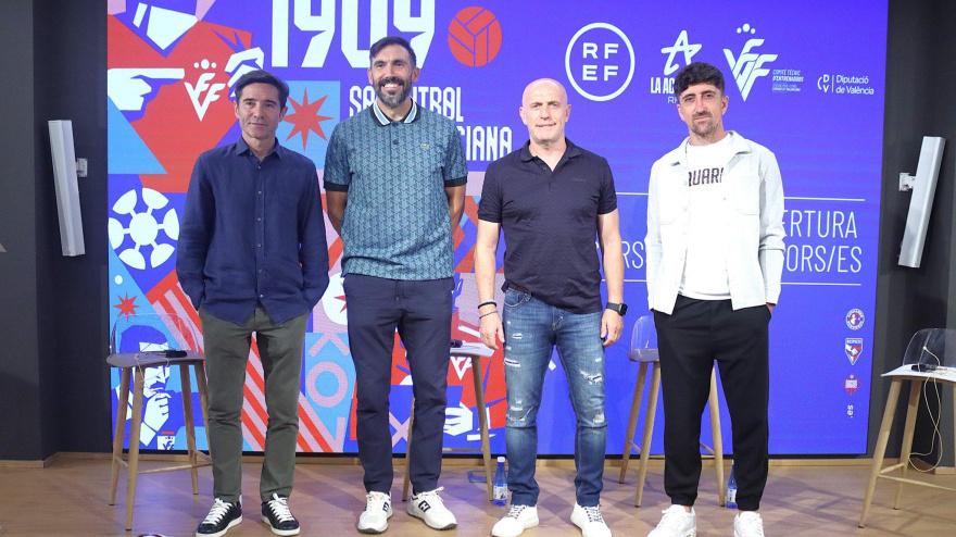 Calero, junto a Marcelino García Toral, Eder Sarabia y Pablo Hernández, en la FFCV