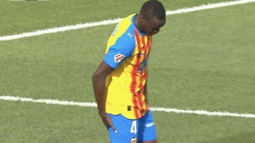 El central se lesionó ante el Girona