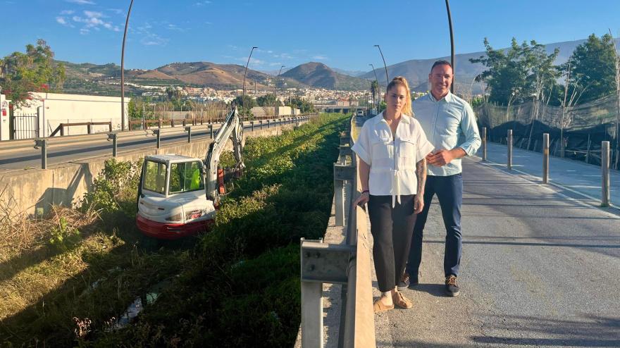 El Ayuntamiento de Motril limpia la Rambla de las Brujas ante fuerte lluvias