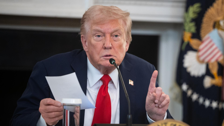 El presidente de Estados Unidos, Donald Trump, habla durante una mesa redonda sobre Antifa en el Comedor de Estado de la Casa Blanca en Washington, DC, EE. UU.