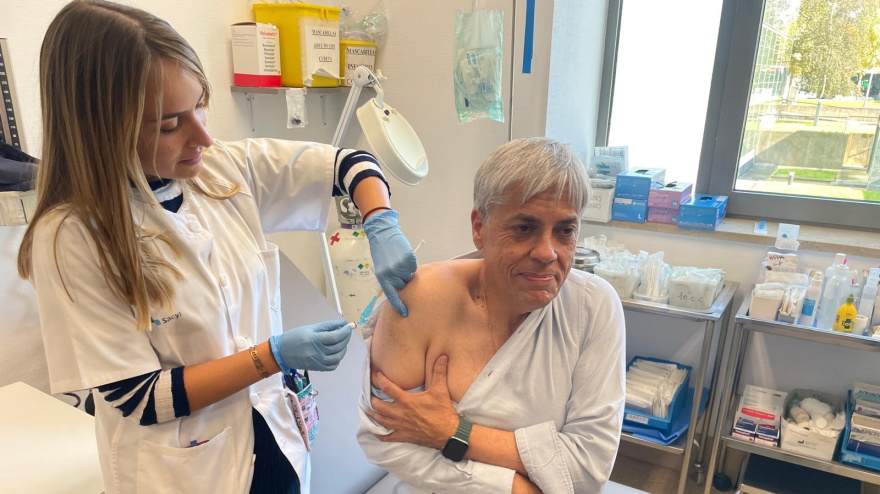 Sanidad lanza en El Bierzo (León) la vacunación frente a la gripe, la Covid y el nuevo virus respiratorio sincitial