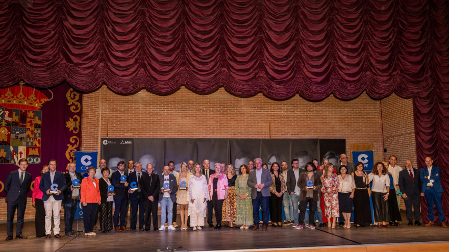 Gran foto de familia con premiados