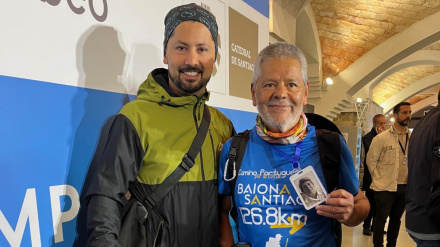 Nicolás y Jairo, padre e hijo colombianos, tras hacer el Camino a Santiago