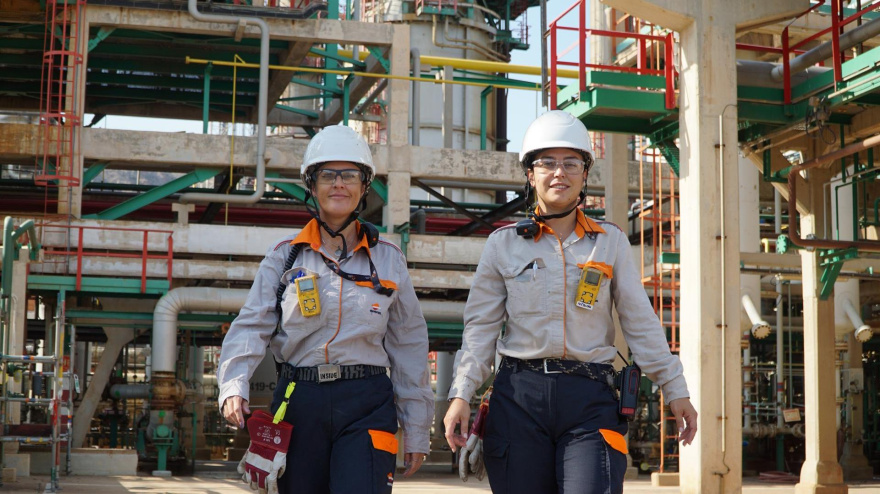 Instalaciones de Repsol en Escombreras