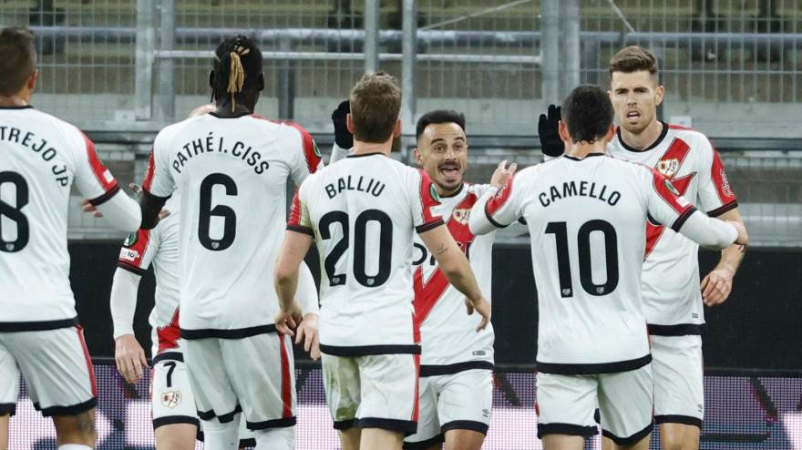Álvaro García celebra el 1-0 del Rayo contra el Hacken