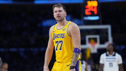 Doncic vengó la eliminación de los Lakers en los pasados playoffs con una exhibición ante los Wolves.