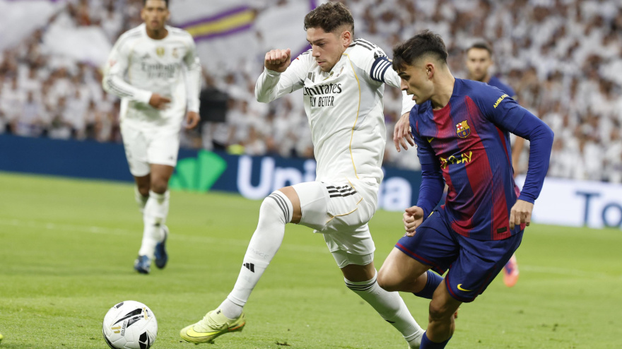 Federico Valverde y Pedri, en el Real Madrid - Barcelona