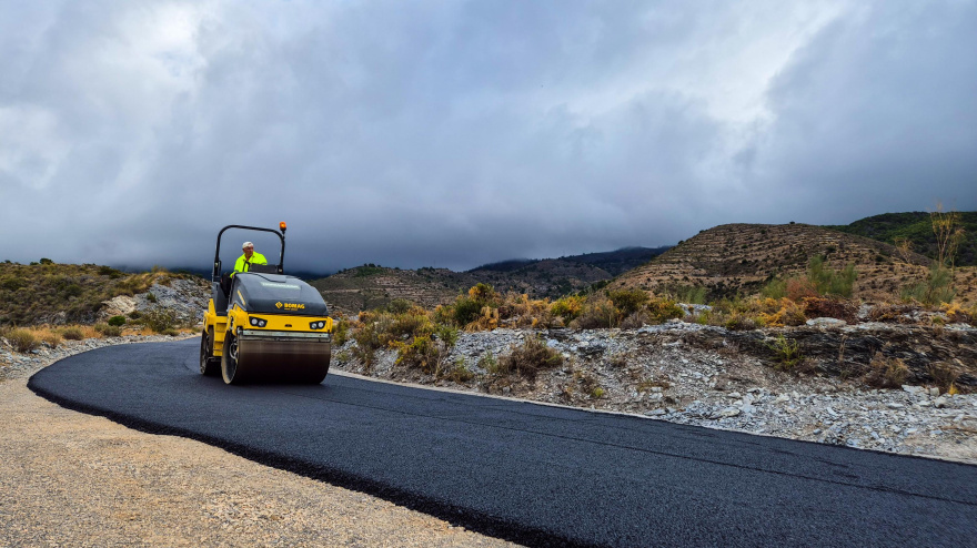Motril avanza en la renovación del Camino del Colorao para impulsar su sector agrícola