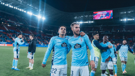 Los jugadores del Celta celebran el primer triunfo de la temporada en Liga