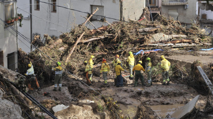 Servicios de emergencia trabajan en el punto más afectado por las inundaciones en Letur, Albacete