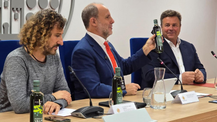 La UJA difunde sus proyectos de investigación más destacados a través de una edición limitada del Aceite Temprano Puerta de las Villas