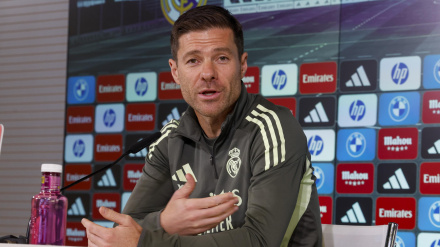 Xabi Alonso responde a una pregunta sobre Vinicius en la rueda de prensa de este viernes.