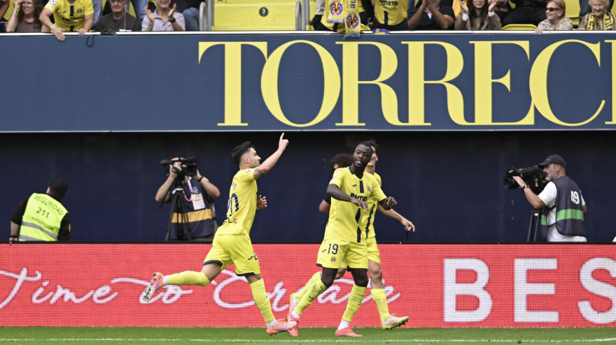 Moleiro celebra su gol, en el Villarreal - Rayo