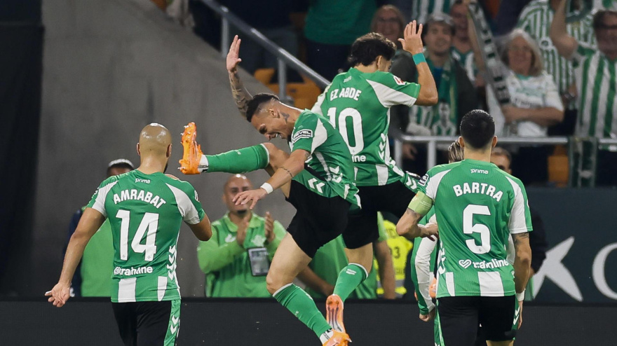 Abde y Antony celebran el 3-0 del Betis contra el Mallorca