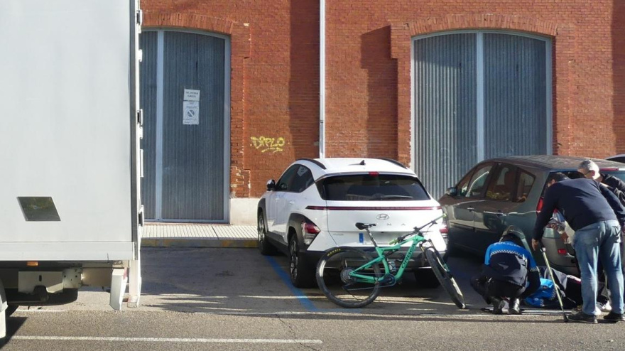 Un ciclista resulta herido grave en Palencia al chocar contra un camión