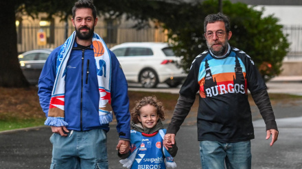 Luis, su hijo Adrián, y su nieto Hugo, fieles seguidores del San Pablo Burgos