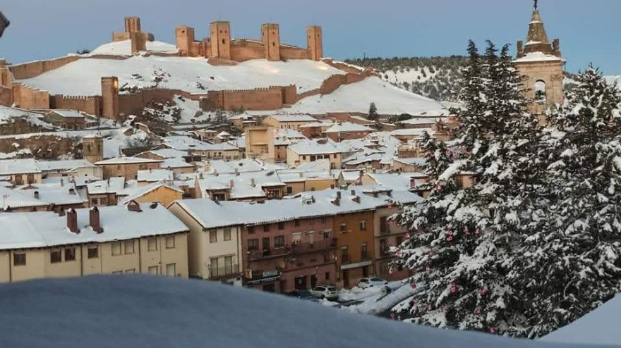 Molina de Aragón cubierto de nieve