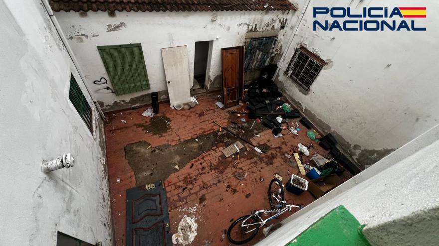 La Policía Nacional descubre 100 viviendas con enganches ilegales a la luz en Linares