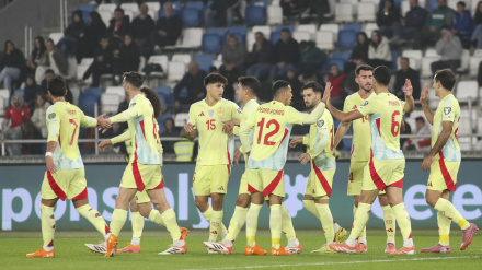Los jugadores de la selección española celebran el gol de Zubimendi frente a Georgia