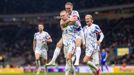 Erling Haaland anotó un doblete y mandó a Italia a la repesca.