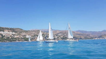 La Costa Tropical renueva su imagen para atraer al turismo con una guía más moderna y visual