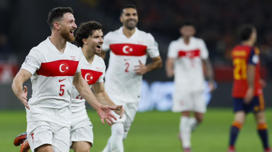 Imagen de la selección turca celebrando un gol ante España